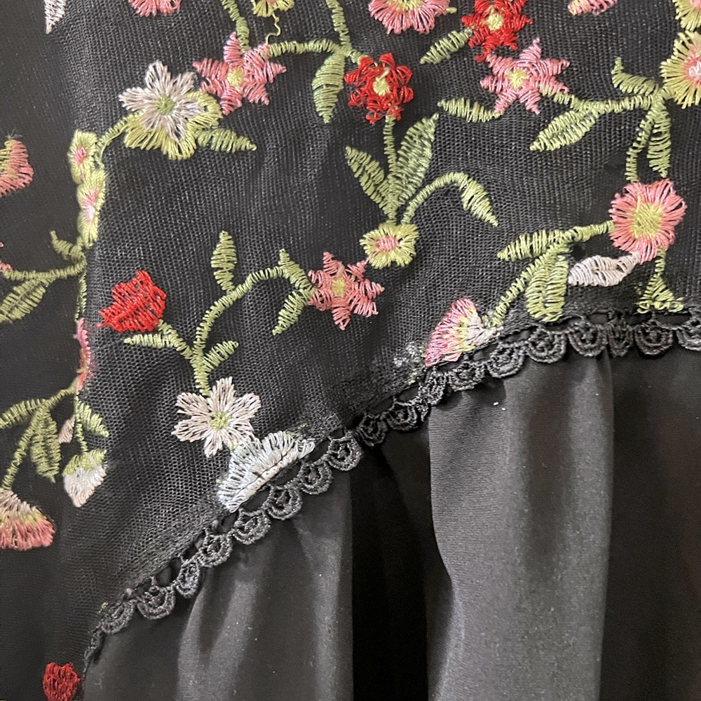 Black blouse with sheer floral mesh over shoulders, Size M - Picture 4 of 6